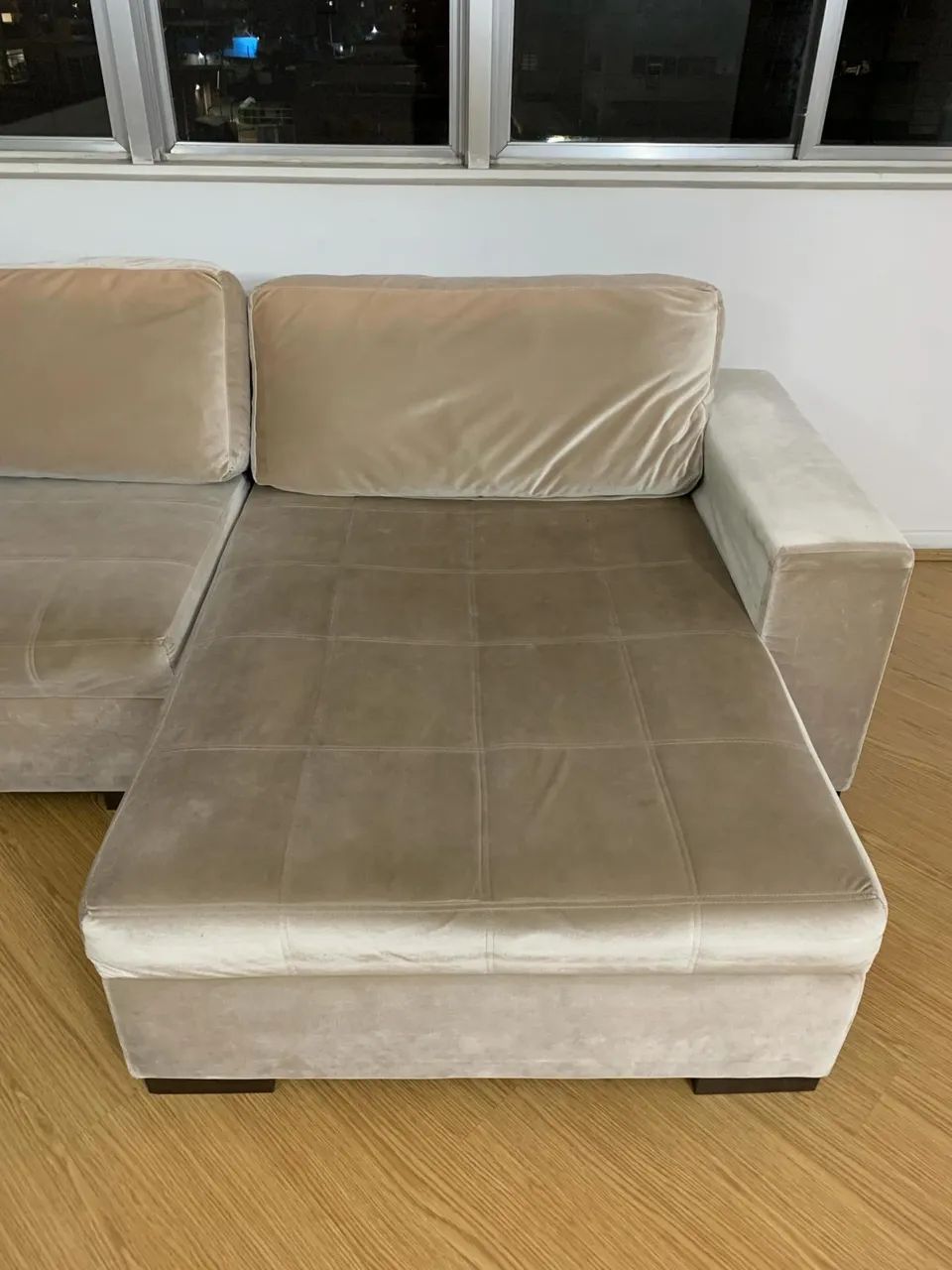 Sofá modular em L de veludo bege - Excelente estado - Foto 3