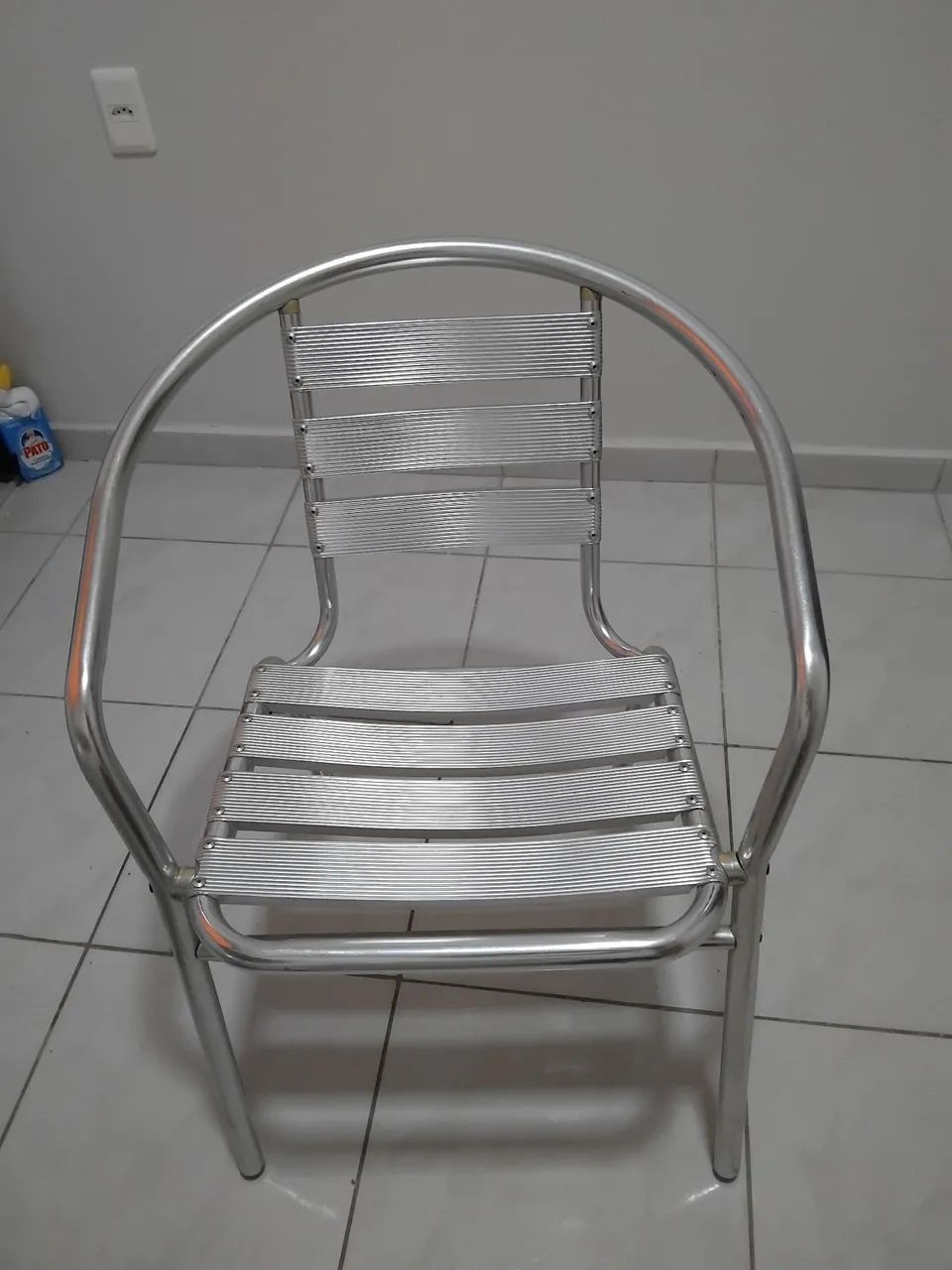 Mesa de ferro com 4 cadeiras - novinha - Foto 2