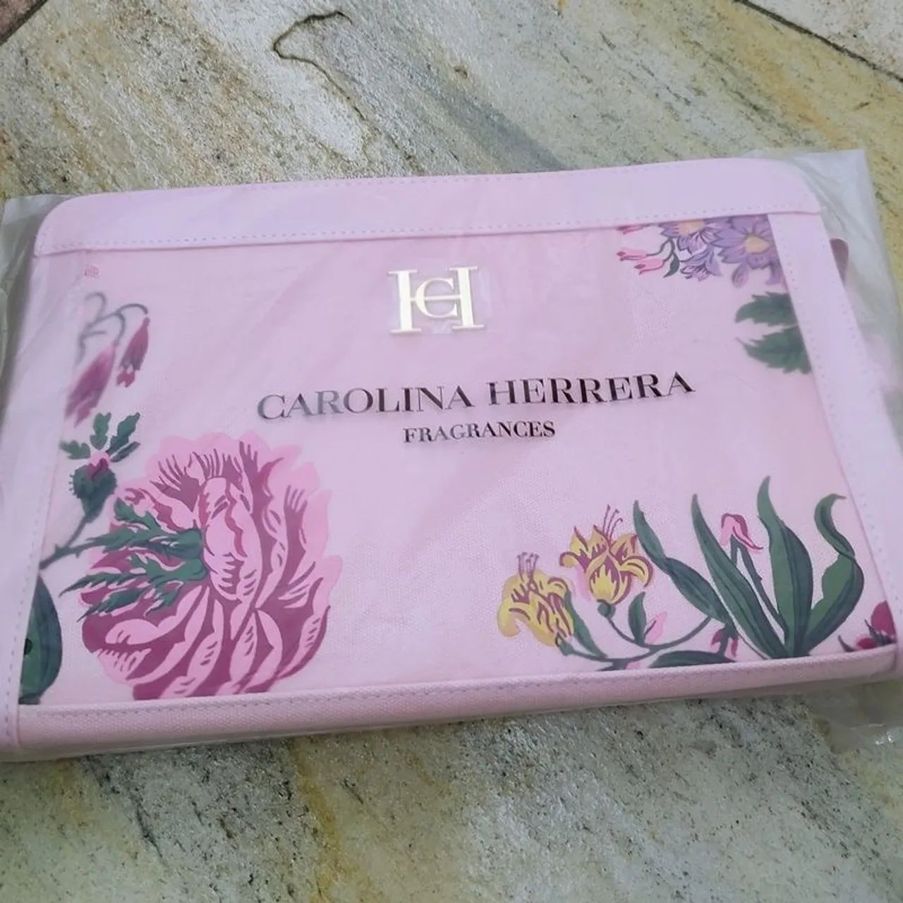 Necessaire Carolina Herrera - Foto 4