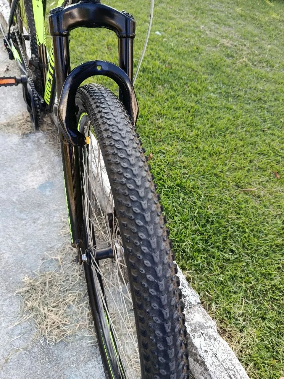 Bicicleta aro 29 com marcha semi nova - Foto 4