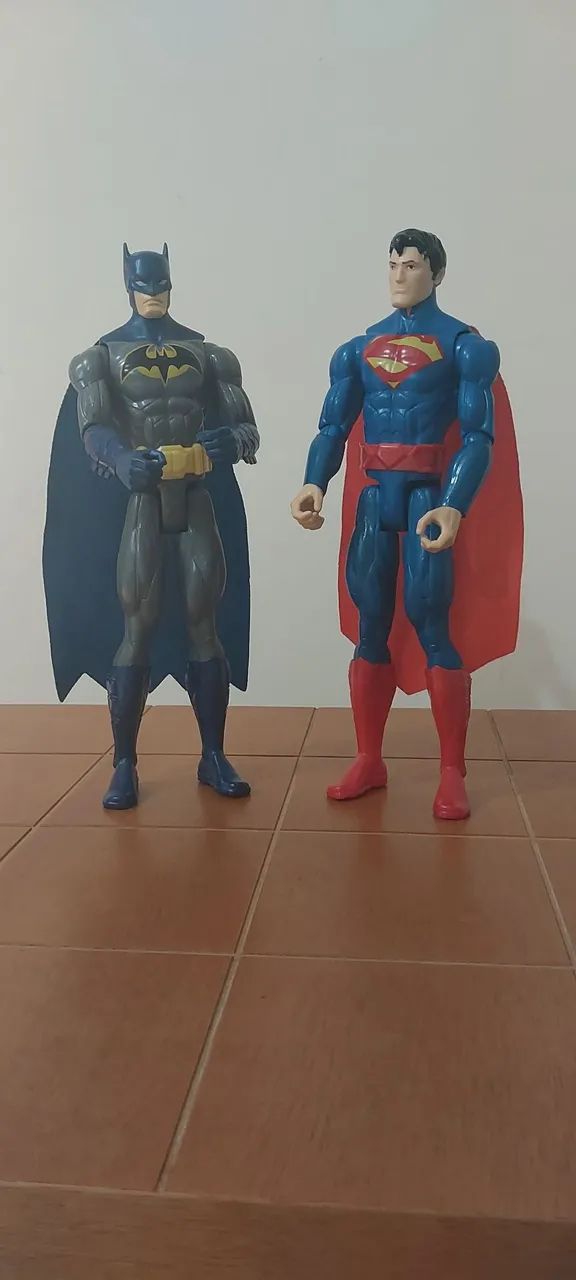 Bonecos DC Batman e Superman