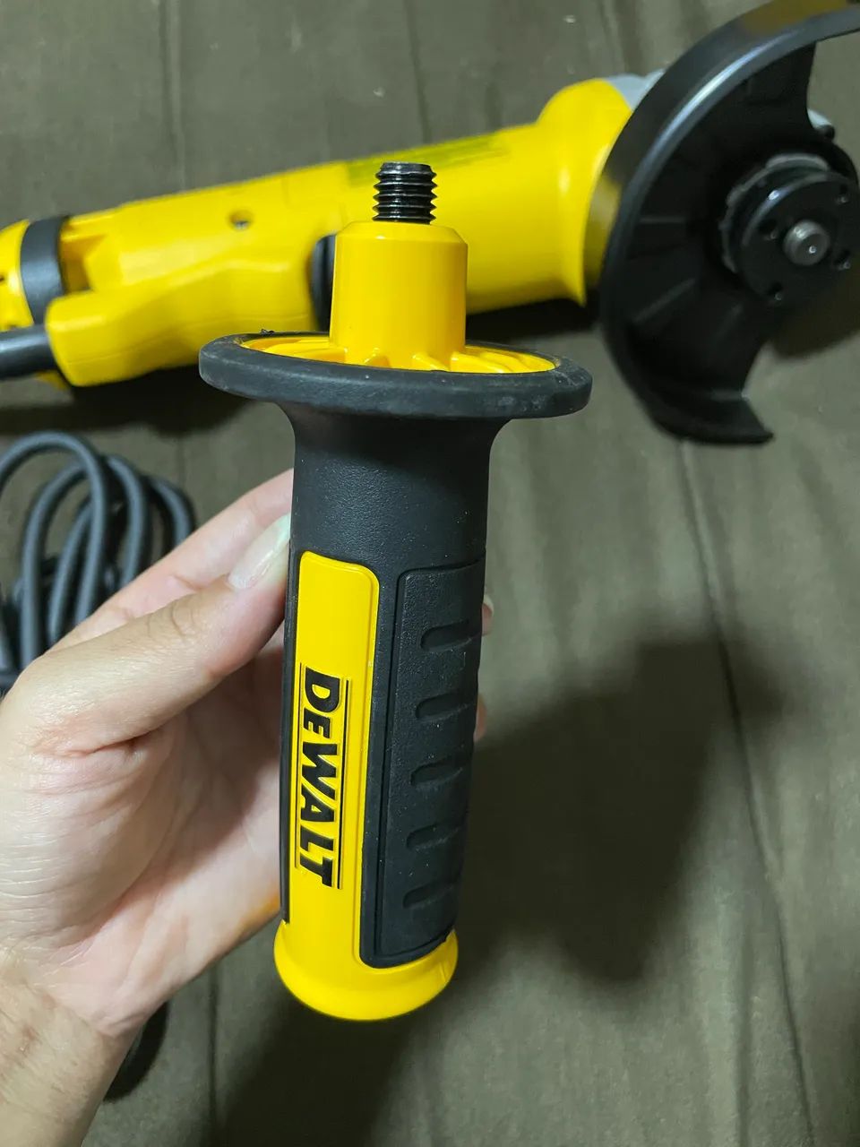Esmerilhadeira Angular DeWALT 11000 RPM 1200W - Foto 6