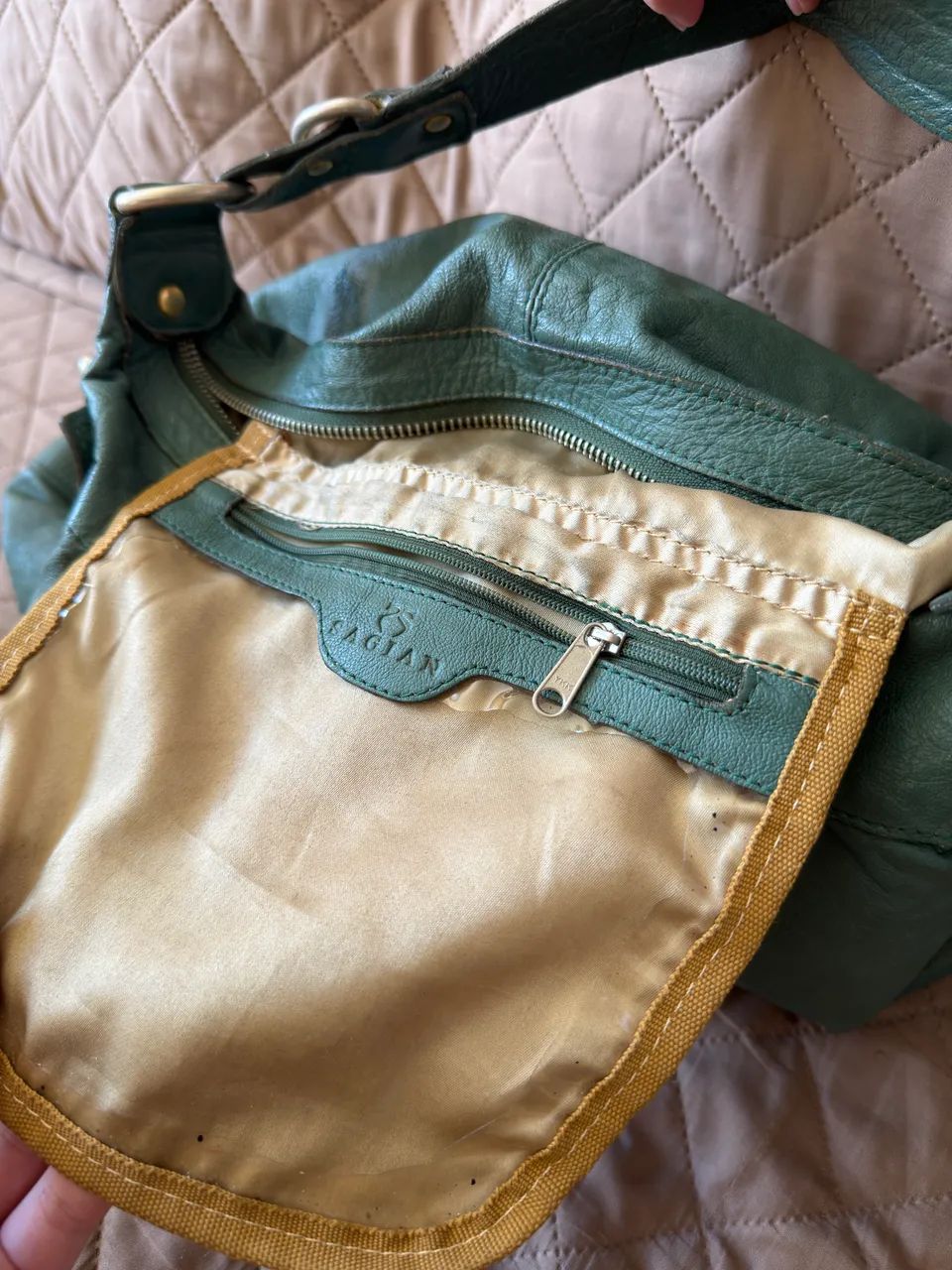 bolsa de couro vintage na cor verde  - Foto 4
