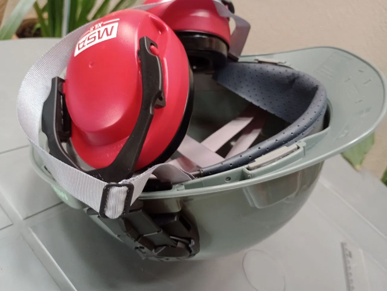 ***Capacete com protetor auricular*** - Foto 2