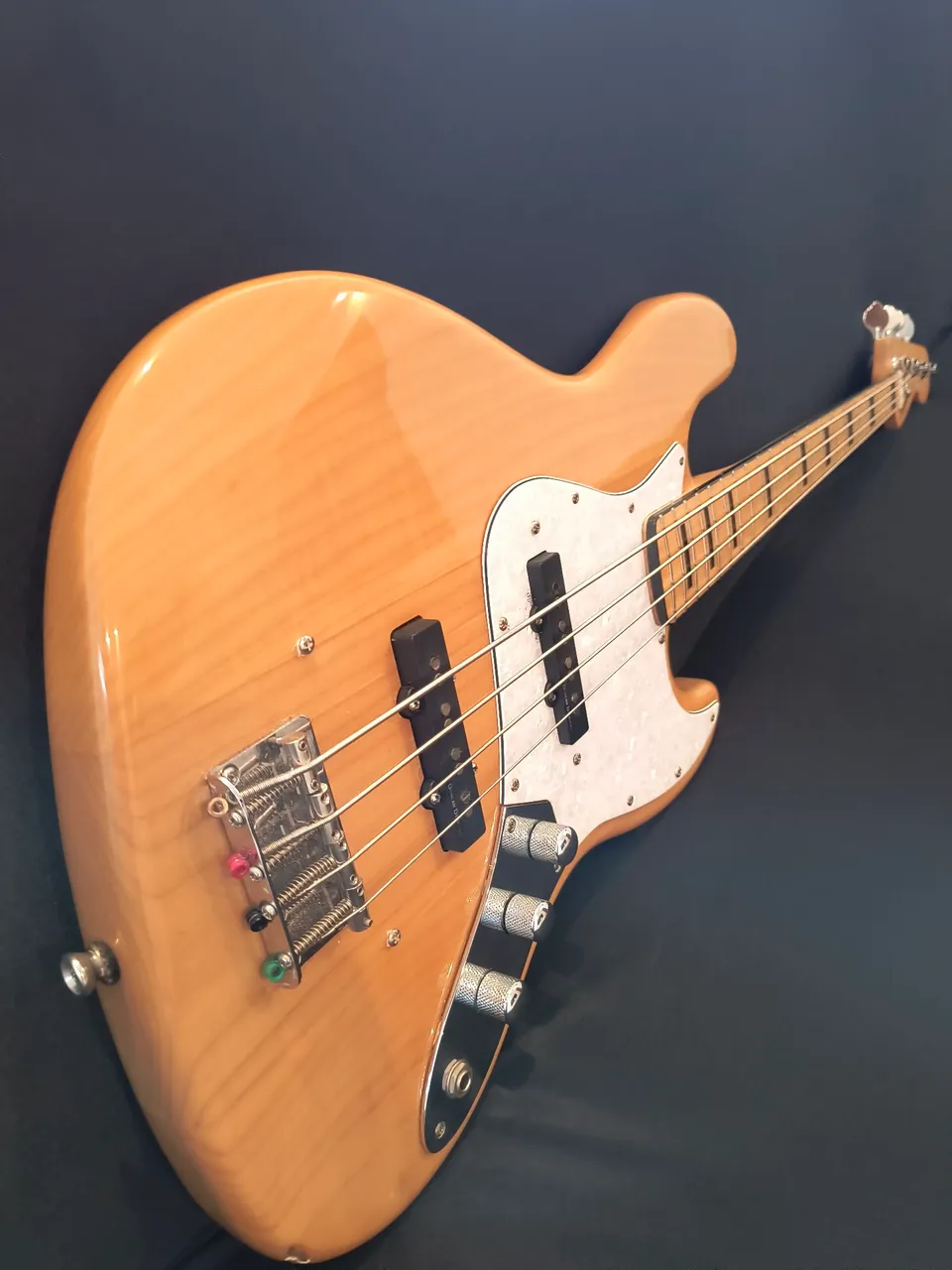 fender squier jazz bass