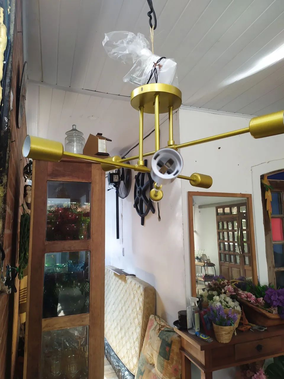 Lustre dourado 