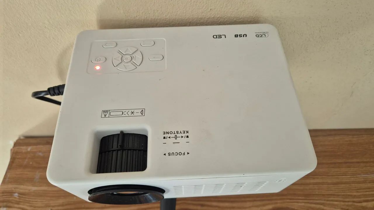 Projetor Full HD com sistema smart - Foto 2