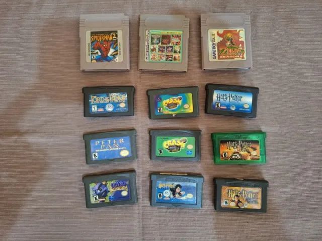 Lote com cartuchos game boy advance e color todos funcionando