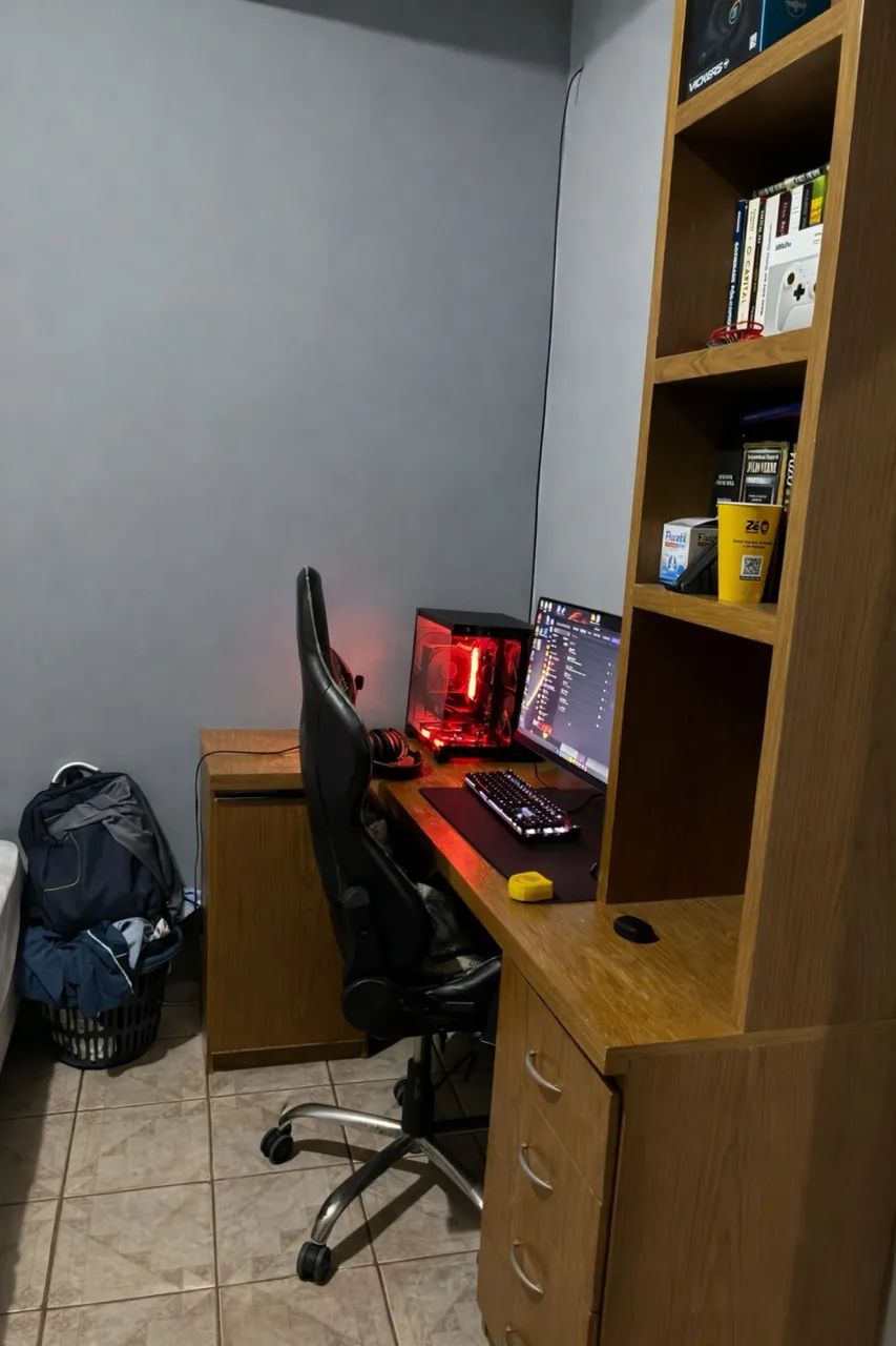 Mesa para computador em MDF com estante - Foto 3