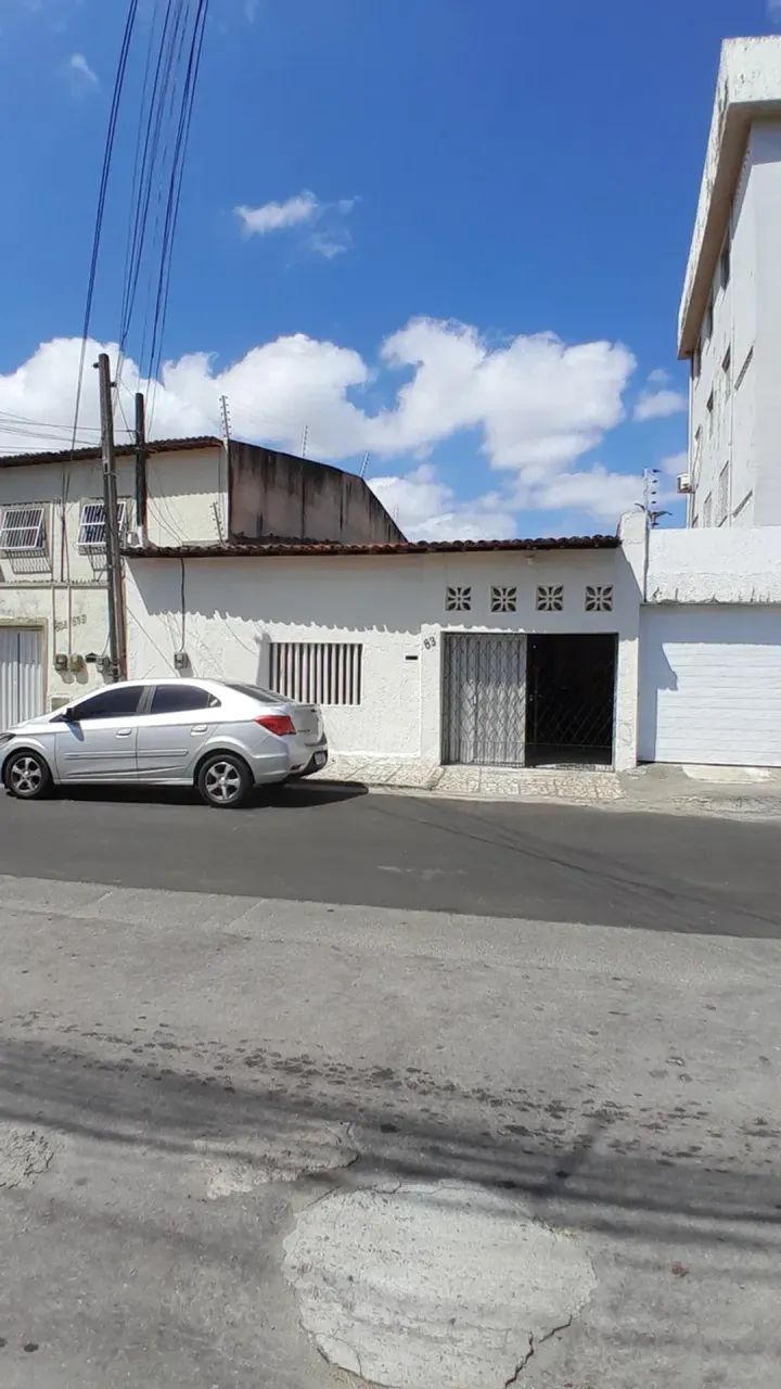 Casa térrea à venda na Serrinha com 4 quartos e 3 banheiros