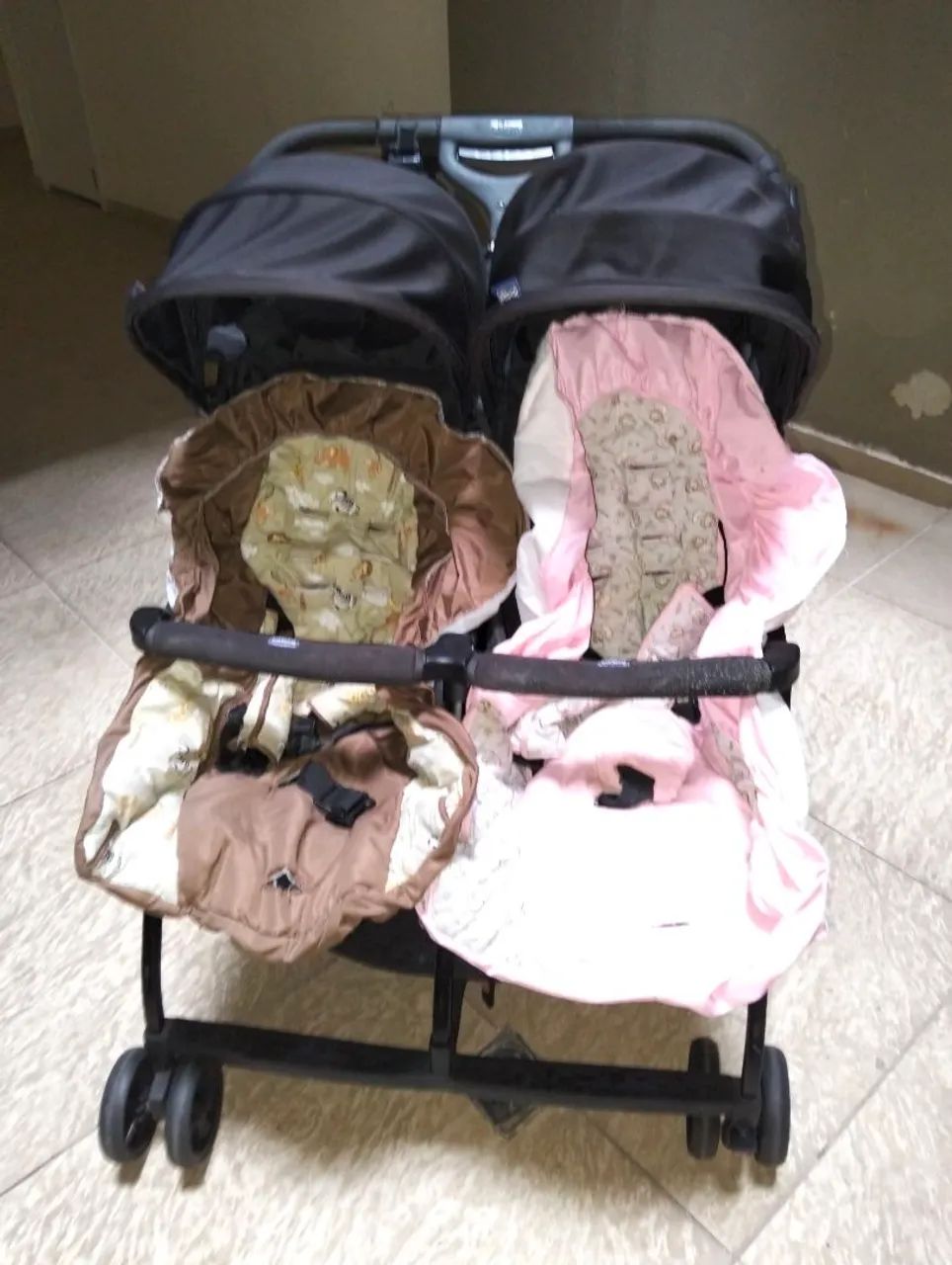 Carrinho Duplo Chicco para Bebê Gêmeos - Seminovo - Foto 5