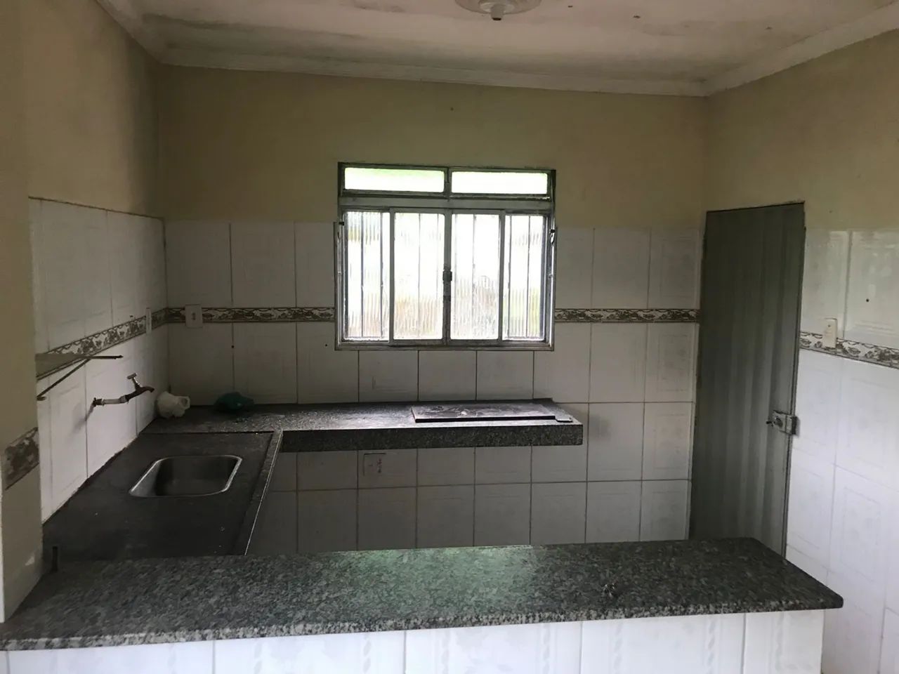 Vendo com urgência!! Casa encontra-se ALUGADA  - Foto 3