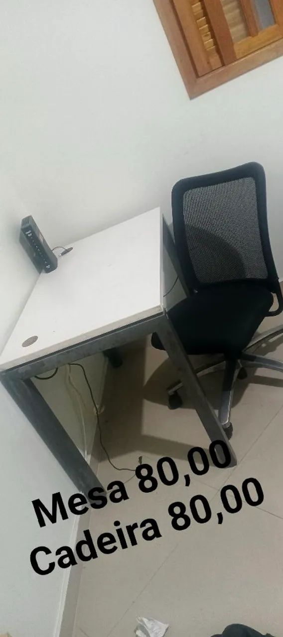 Mesa com cadeira 