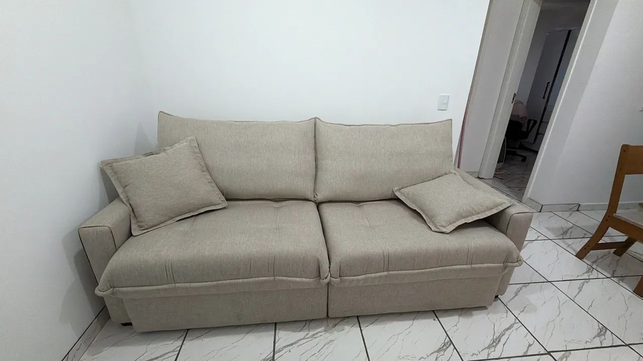 Sofá bege em linho 