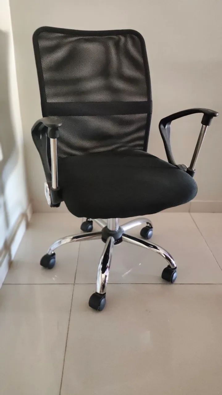 Office chair in excellent condition!