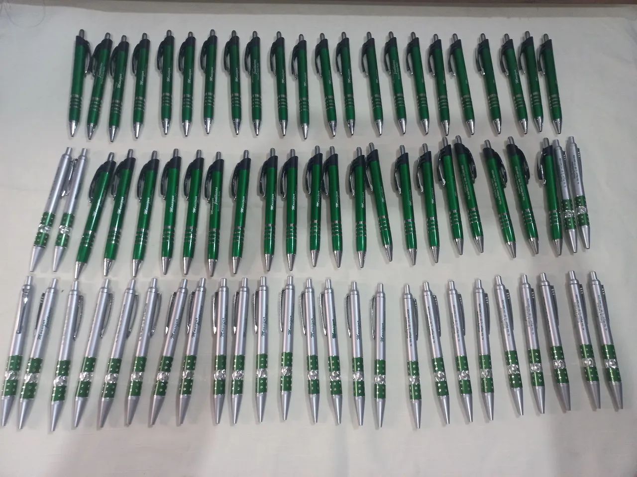 Kit com 70 canetas plasticas  - Foto 4