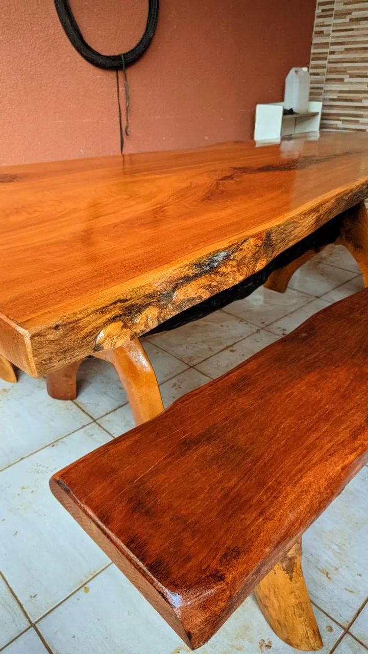 Mesa rustica com bancos 