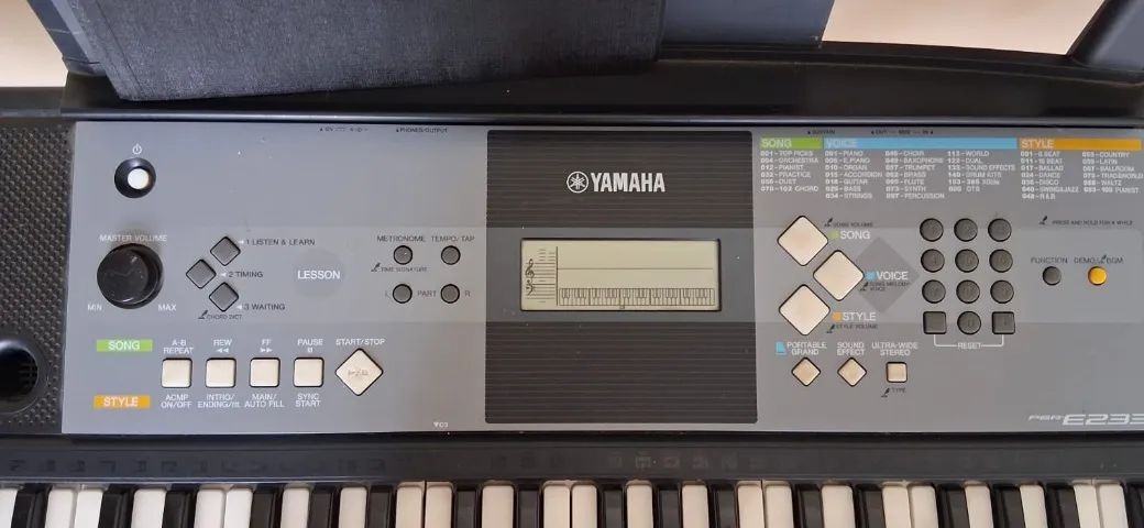 Teclado Yamaha PSR-E233 - Foto 2