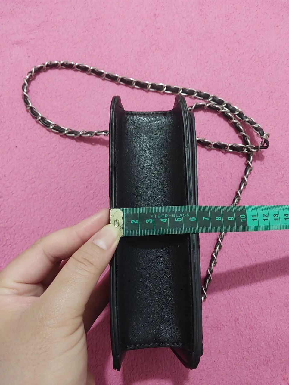 Bolsa Preta Tiracolo Renner (Alça com corrente entrelaçada) - Estado de Nova - Foto 3