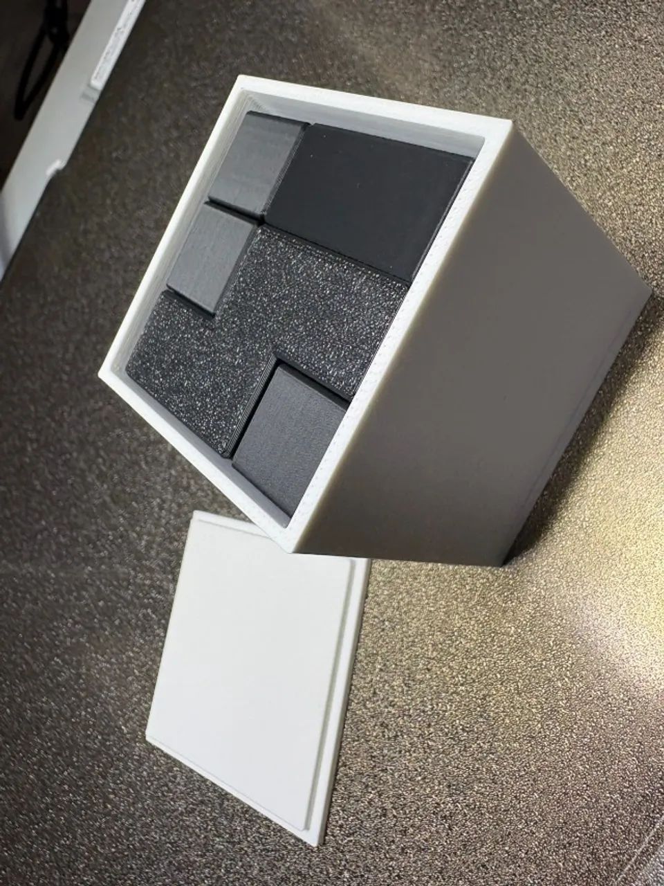 Quebra cabeça cubo com caixa