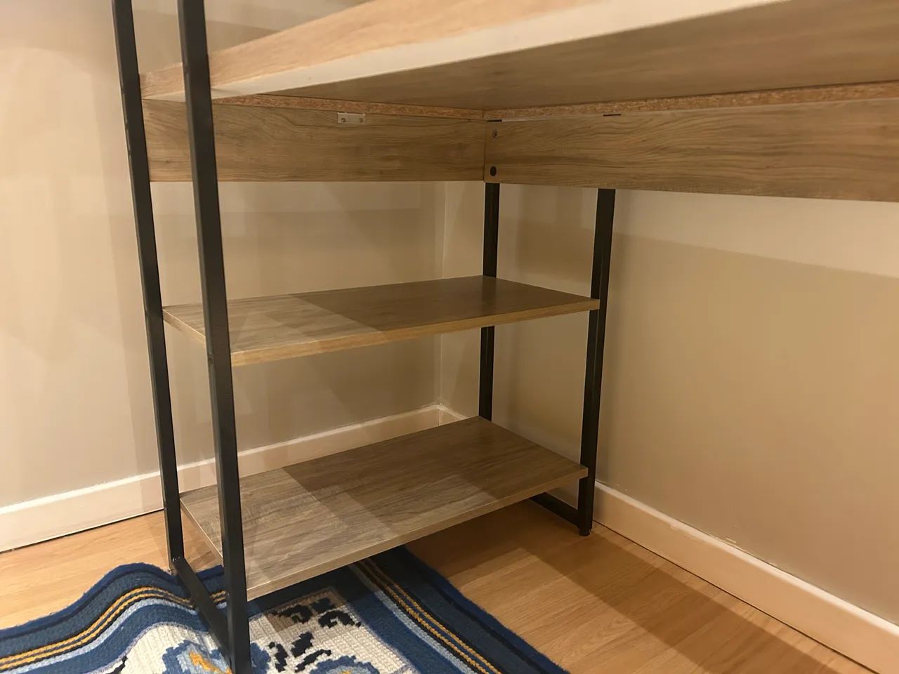 Mesa para escritório com estante - Foto 3