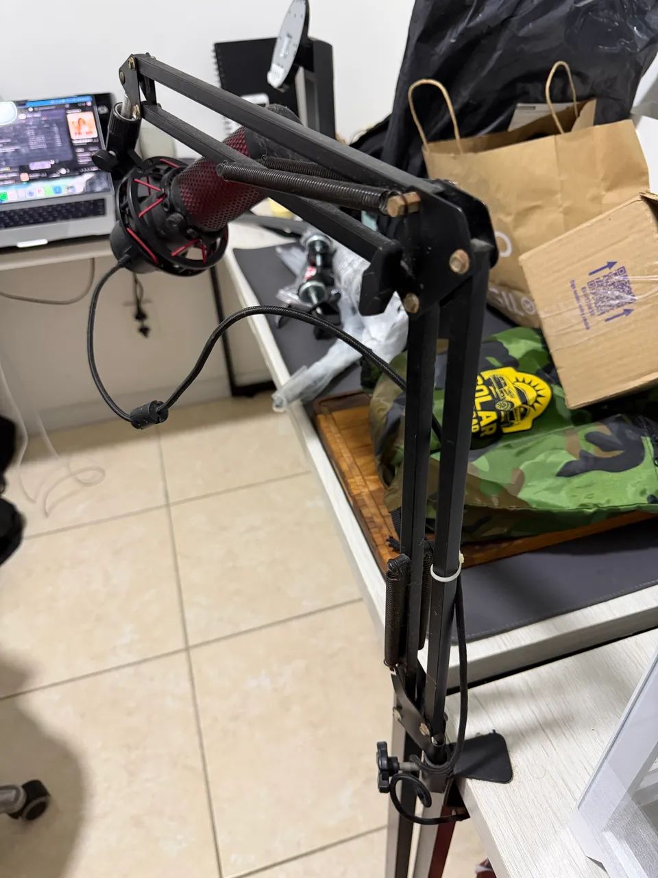 Microfone hyperx quadcore com suporte  - Foto 2