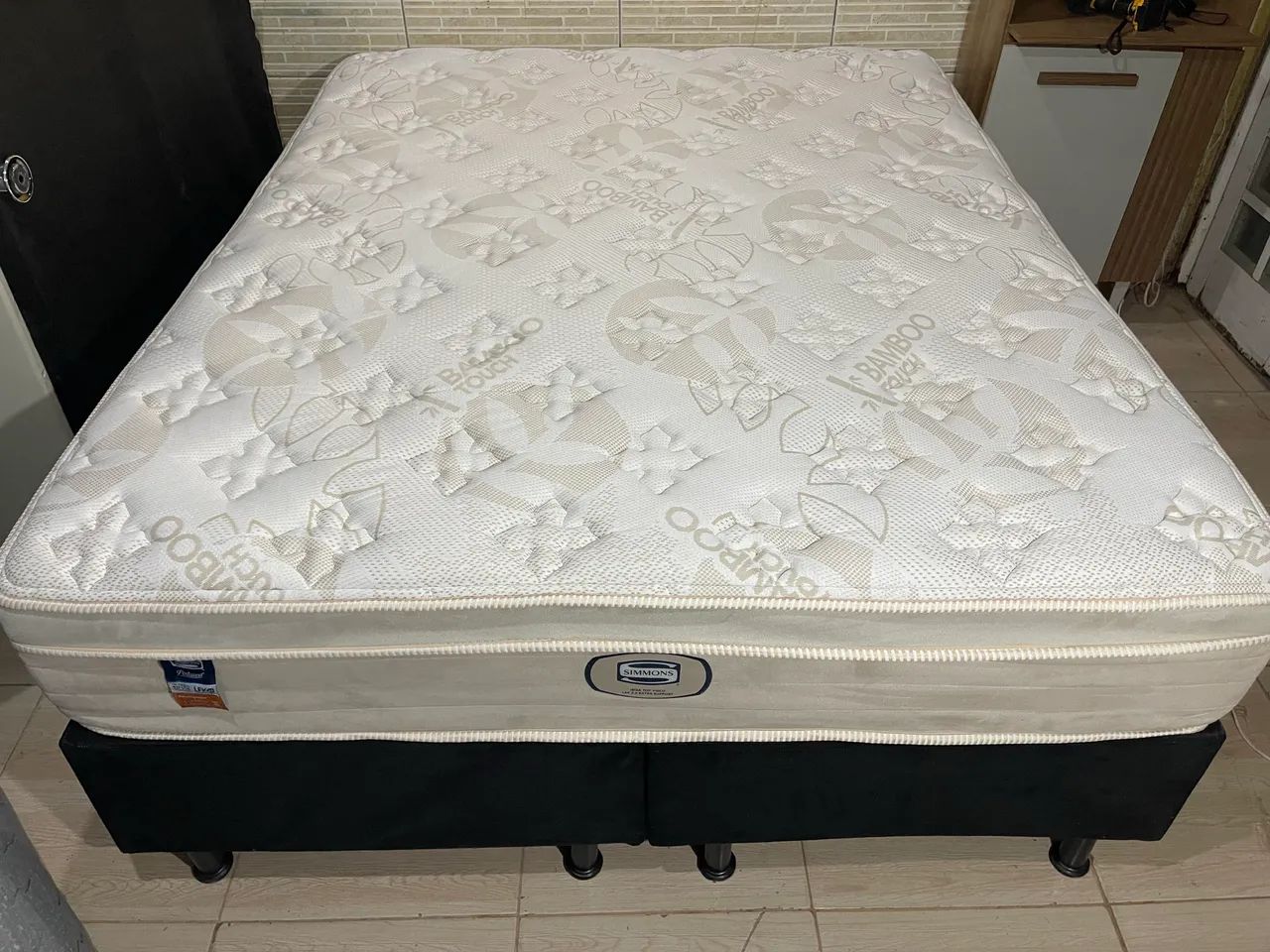 Cama Box Queen Size Simmons Posturest 
