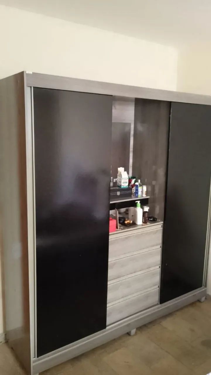 Guarda roupa. Em ótimo estado.
