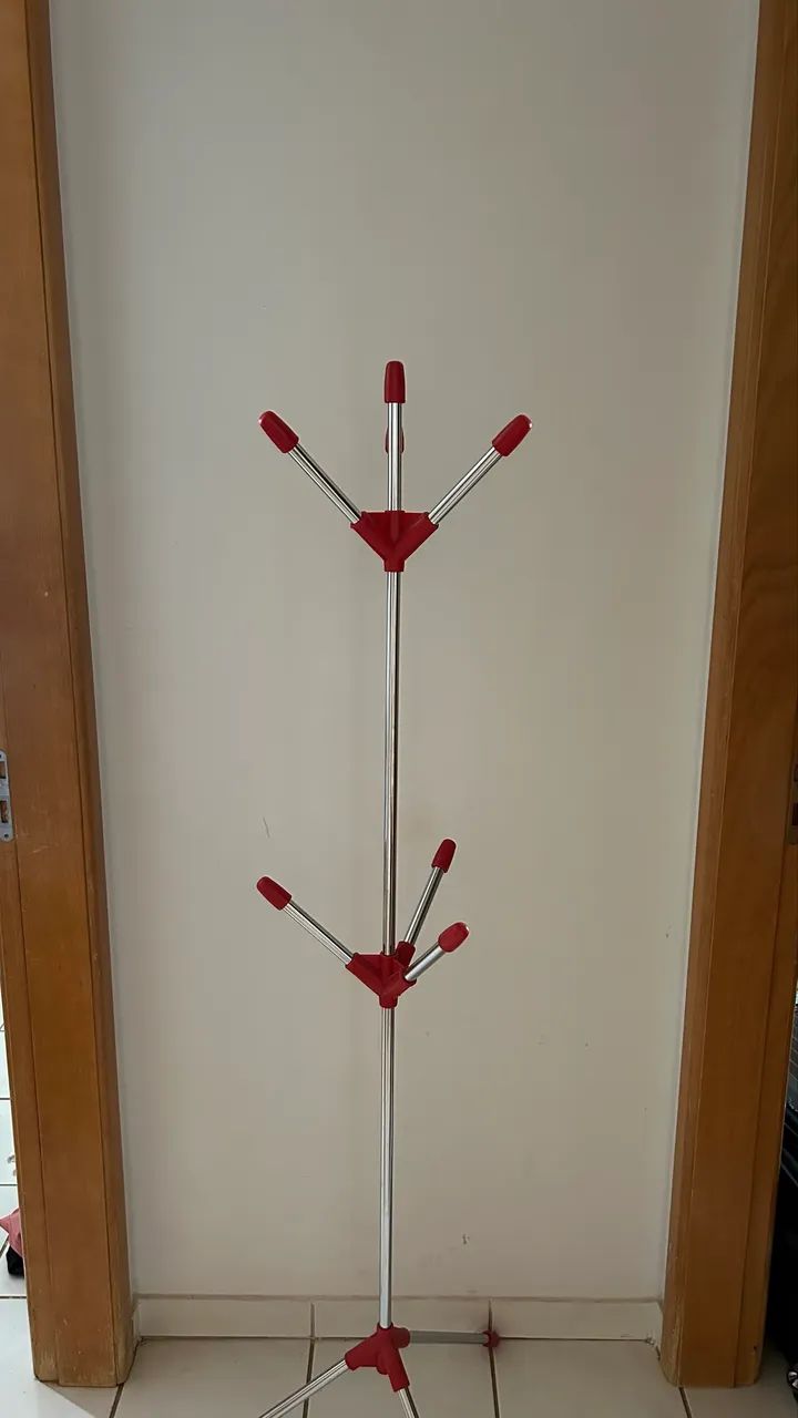 cabideiro/porta-roupas de chão