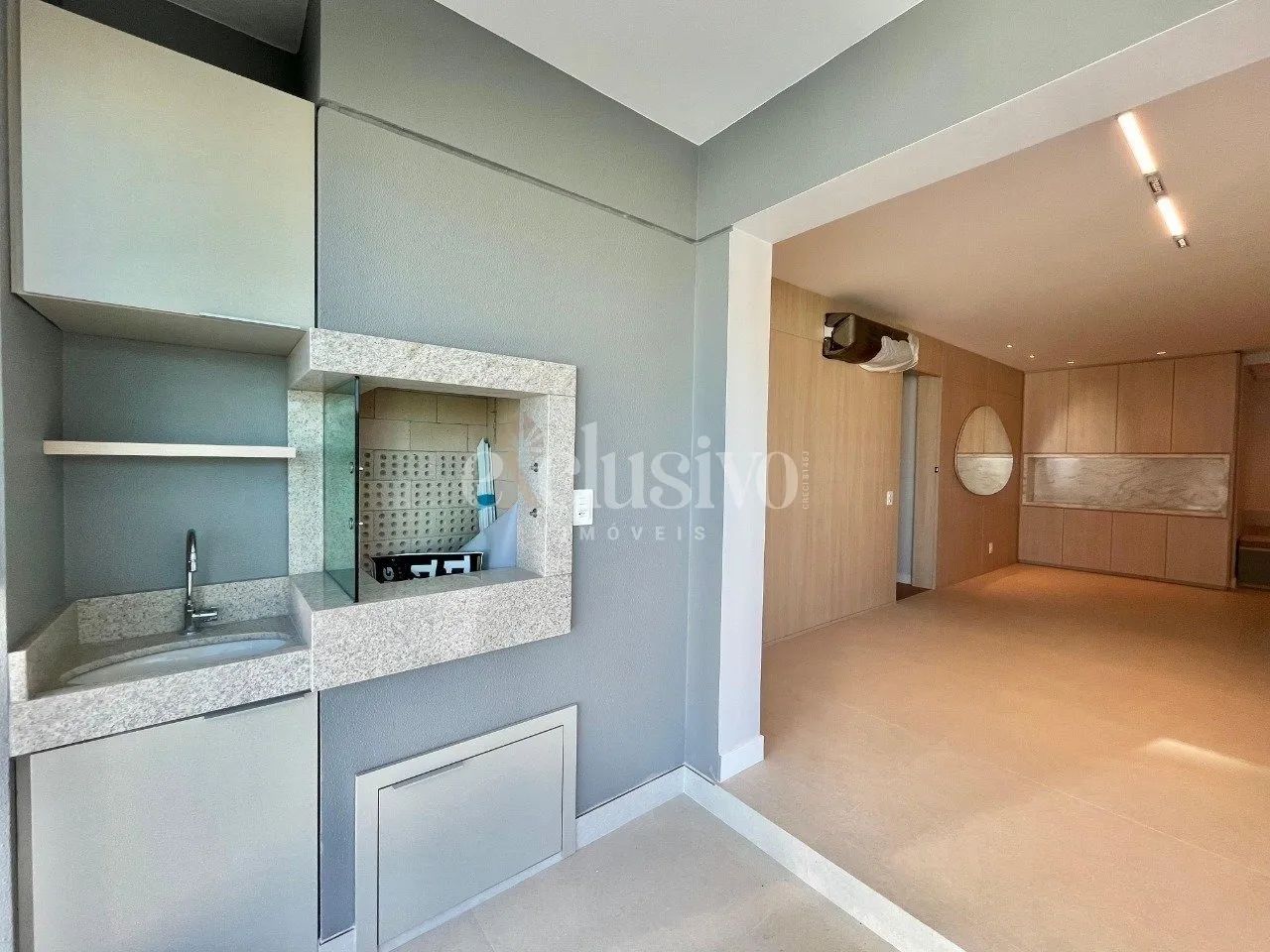 Apartamento mobiliado de 3 dormitórios