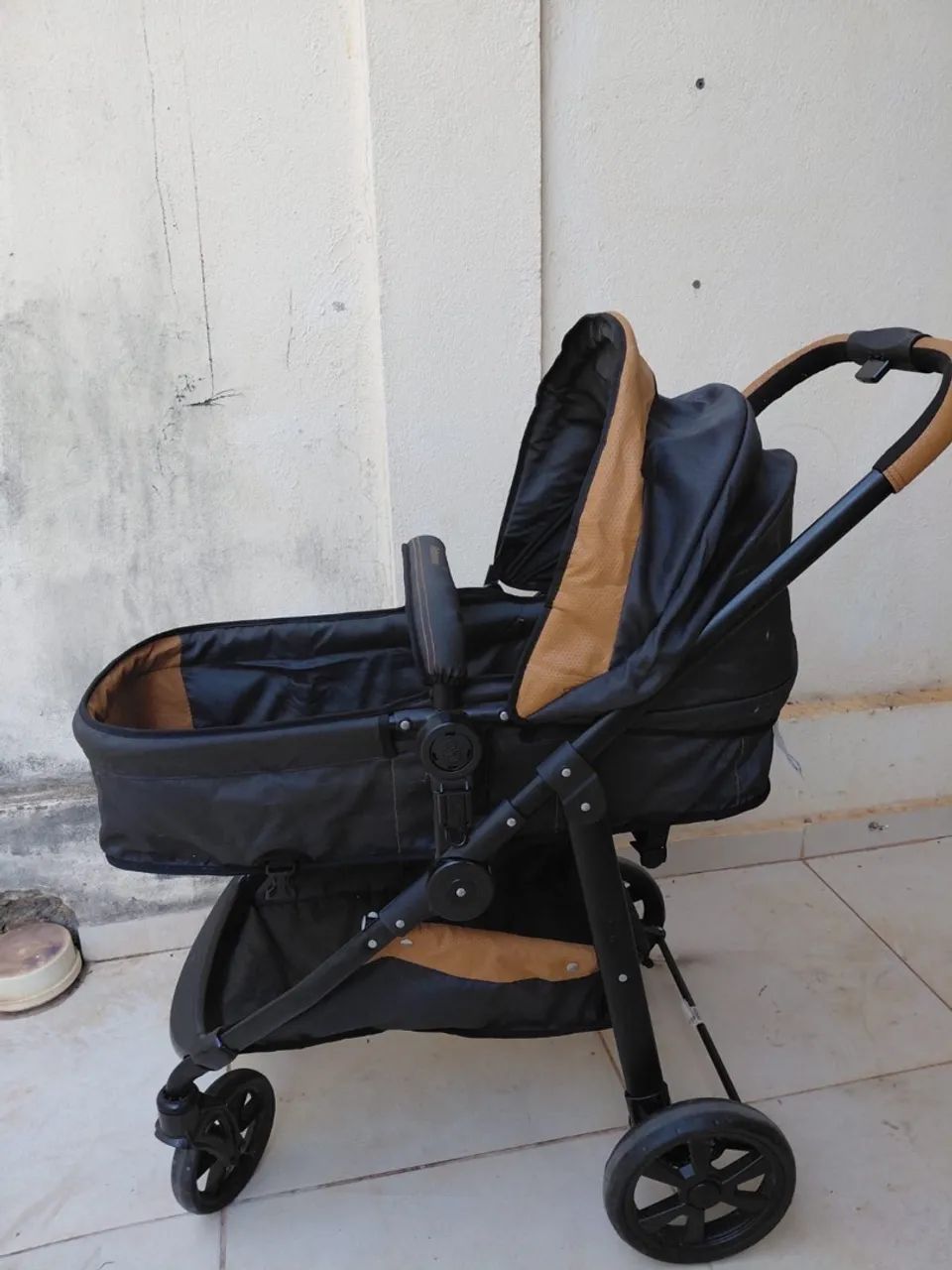 CARRINHO DE BEBÊ MULTIFUNCIONAL - PRETO E CARAMELO - Foto 3