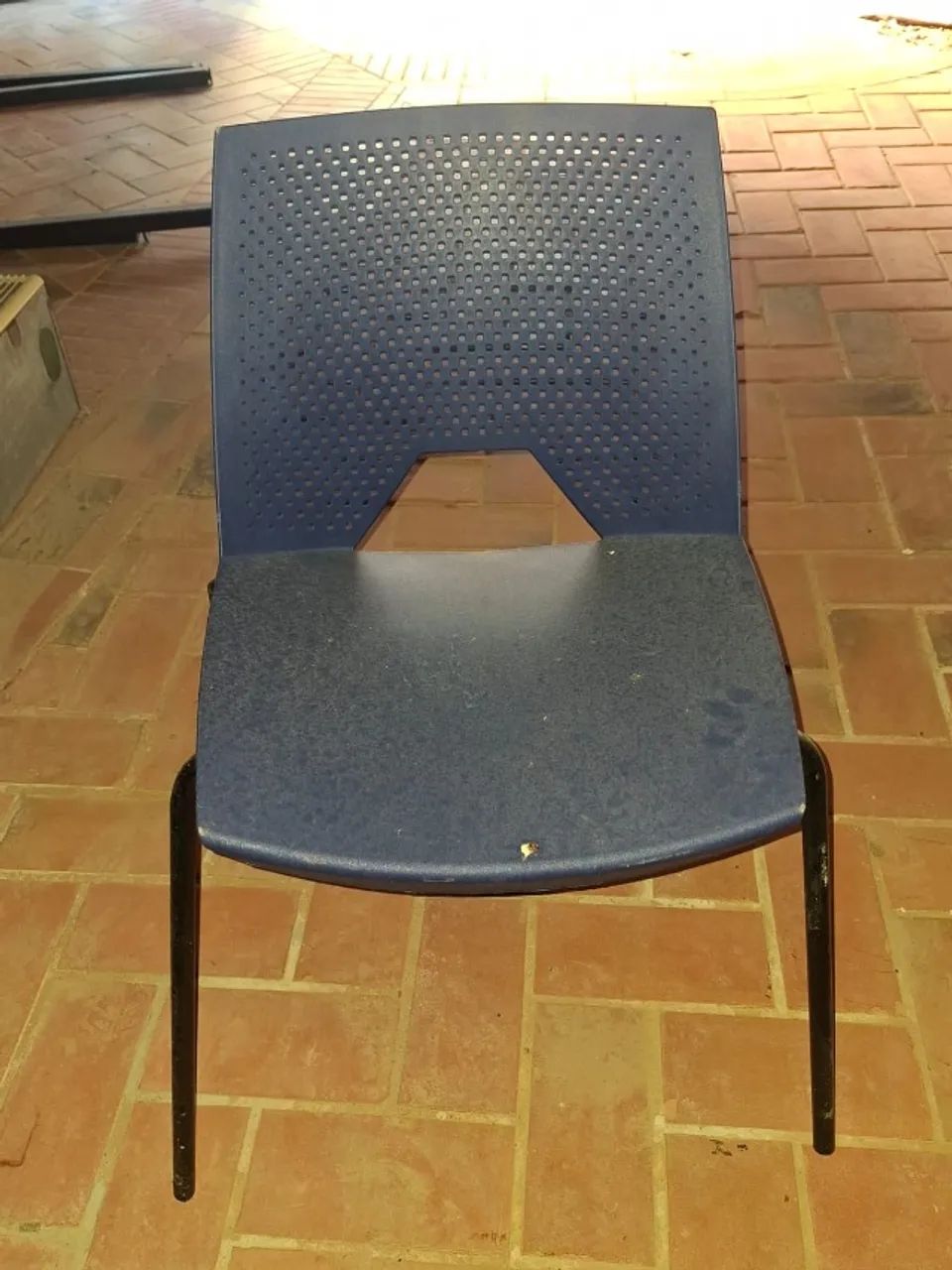 CADEIRA EMPILHÁVEL AZUL - Foto 2