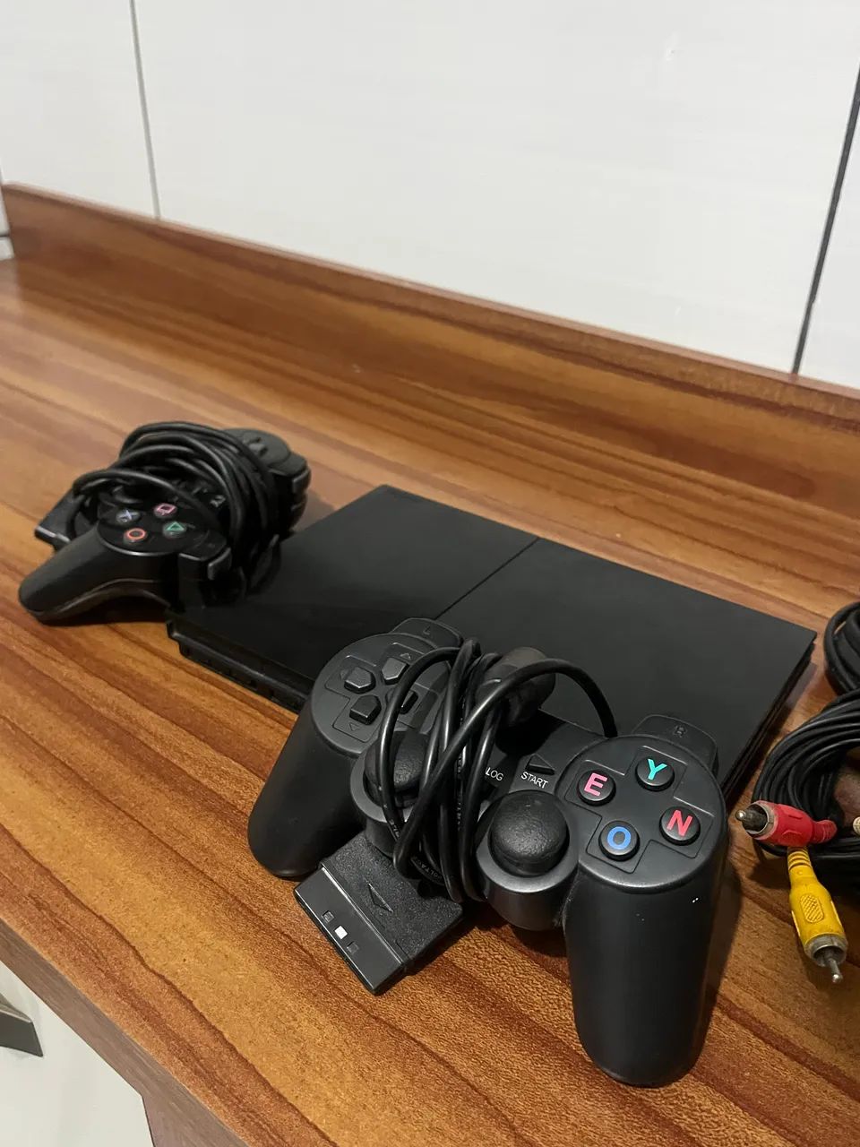 Playstation 2 com 2 controles - Foto 3