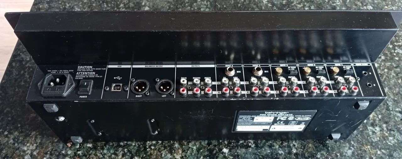 Mixer Behringer Nox 1010 muito novo com caixa original