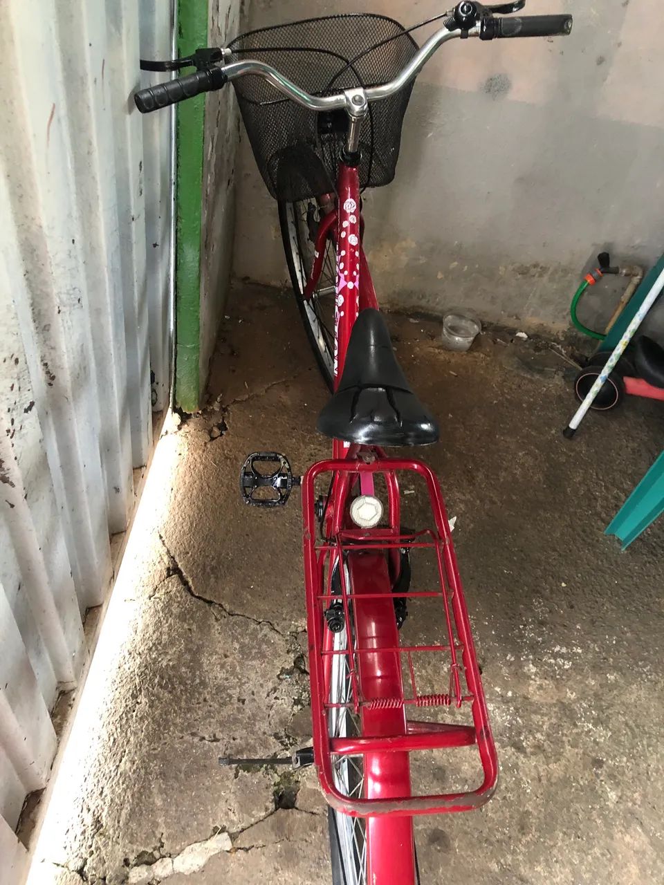 Bicicleta aro 26 feminina com cestinha - Foto 3
