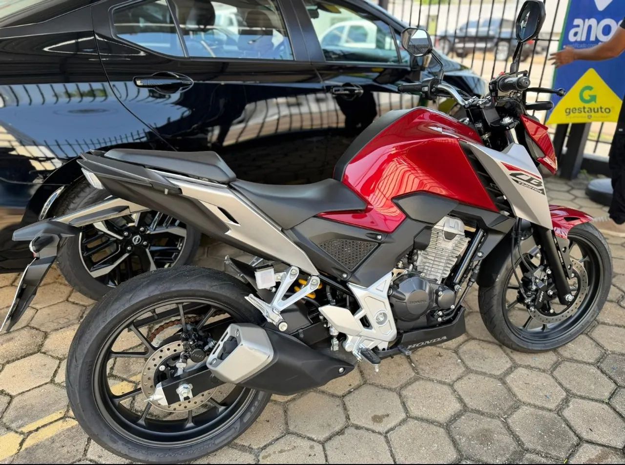 CB Twister 300F - Foto 2