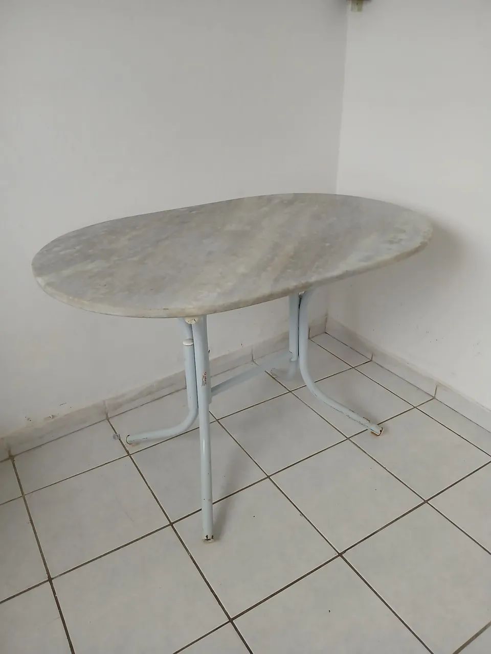 Mesa Oval para 4 pessoas