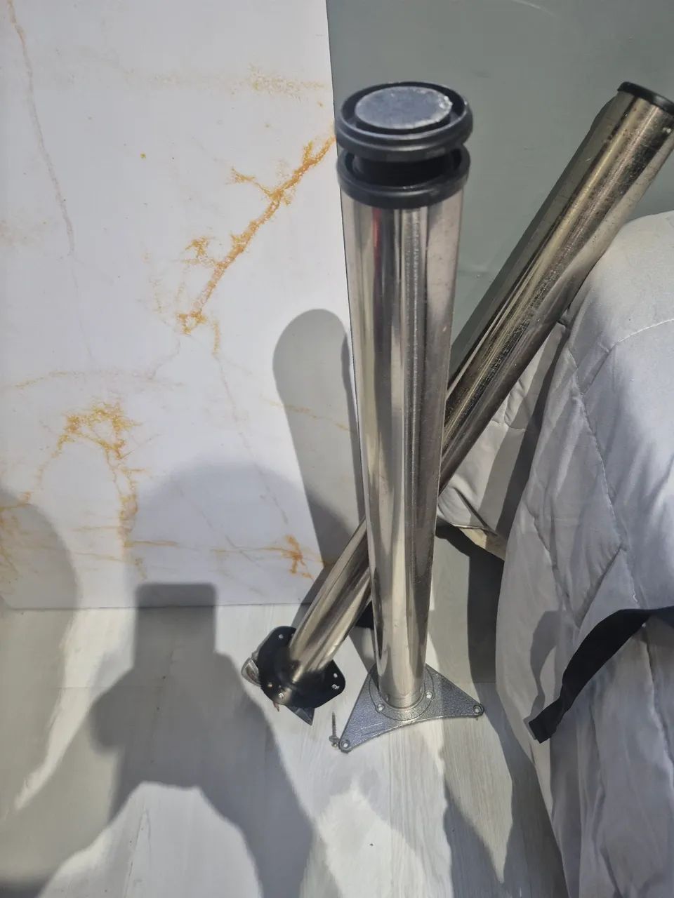 Mesa game de vidro adesivada com pés em inox - Foto 2