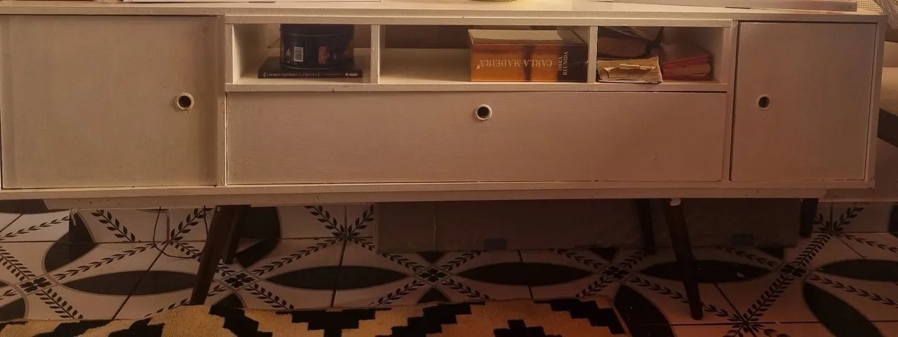 VENDO POR:370,00 REAIS ESSE RACK RETRÔ, ESTÁ SUPER CONSERVADO E SEM AVARIAS.