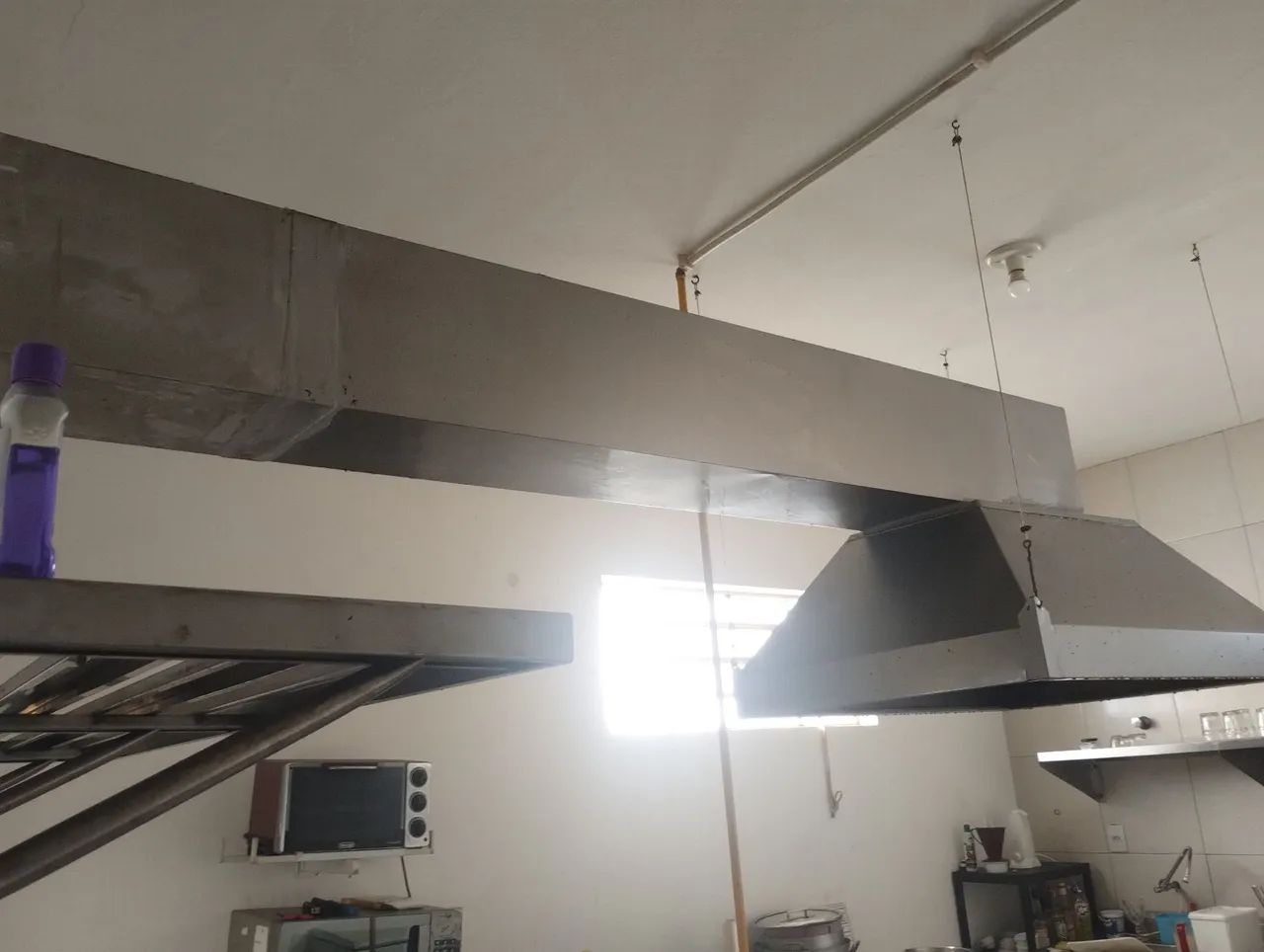 Coifa com exaustador e ventilação 