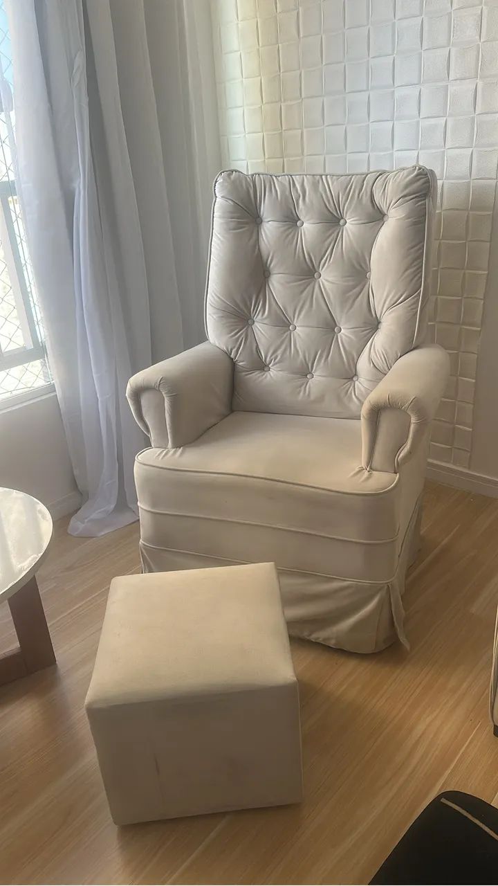 Vendo poltrona de amamentação + puff - Foto 3