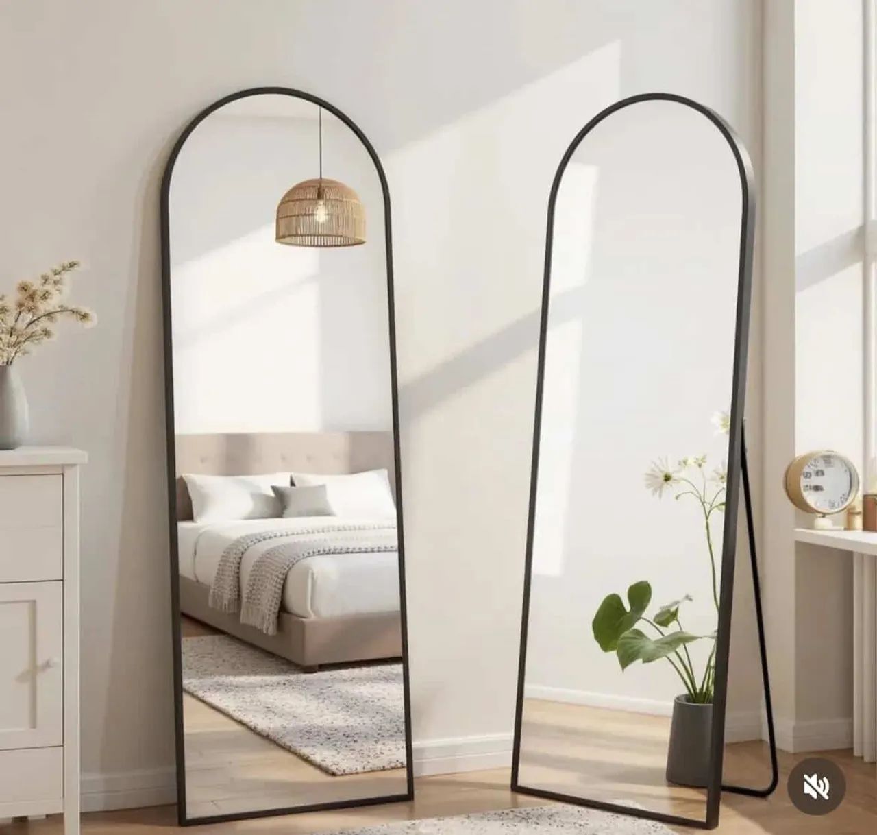 Oval and Rectangular Mirror468252995334318080