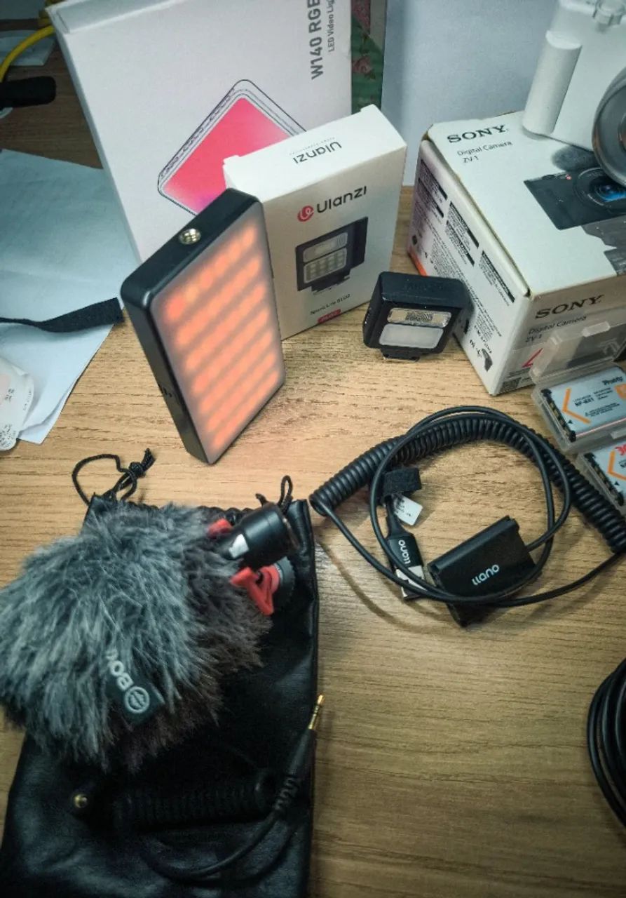 Câmera Sony ZV-1 com flash e lentes adicionais - Foto 5