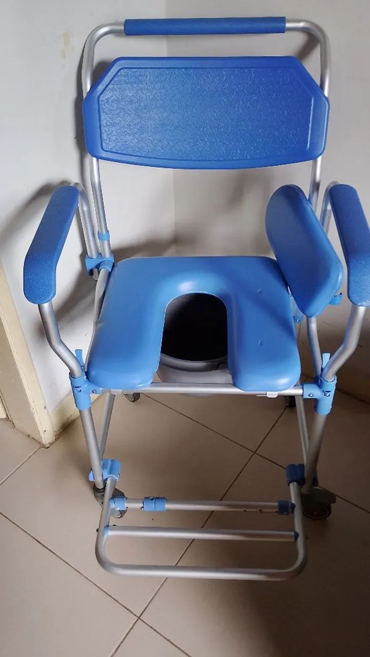 Vende-se Cadeira de banho Dellamed 