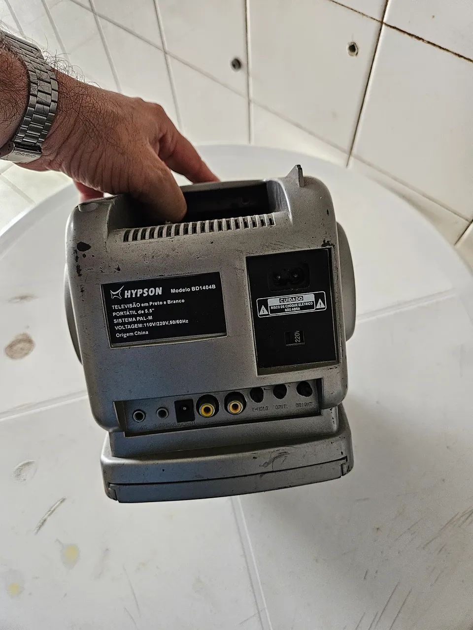Tv analogica preto e branco portátil antigo  - Foto 3