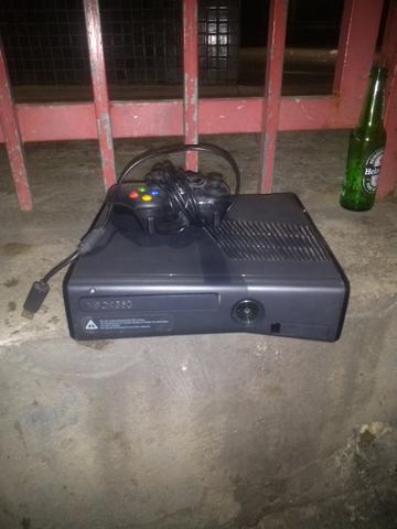 Xbox 360 semi-novo 1 ano de uso com controle + 3 jogos