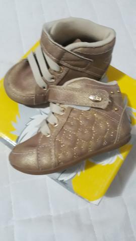 Tênis Bege/Dourado menina