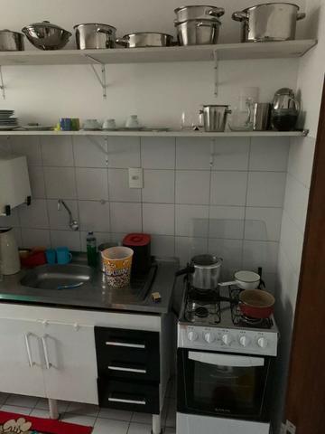 Apartamento mobiliado e decorado com excelente localização - Foto 4