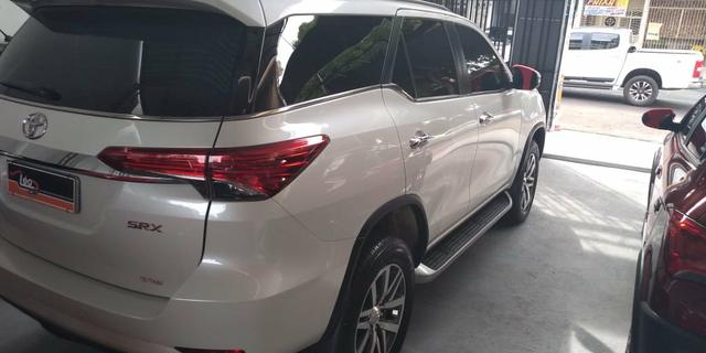 Vendo uma linda nova toyota sw4 srx diesel 4x4 7l top 5km 2018/2018 - Foto 3