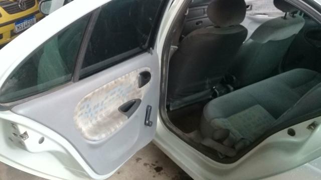 Vendo ou troco pego uno gol corsa carro no msm valor - Foto 6